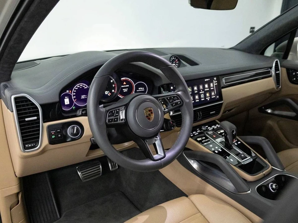 2023 Porsche 9Y0/9Y3 Cayenne Turbo - Image 4 of 5