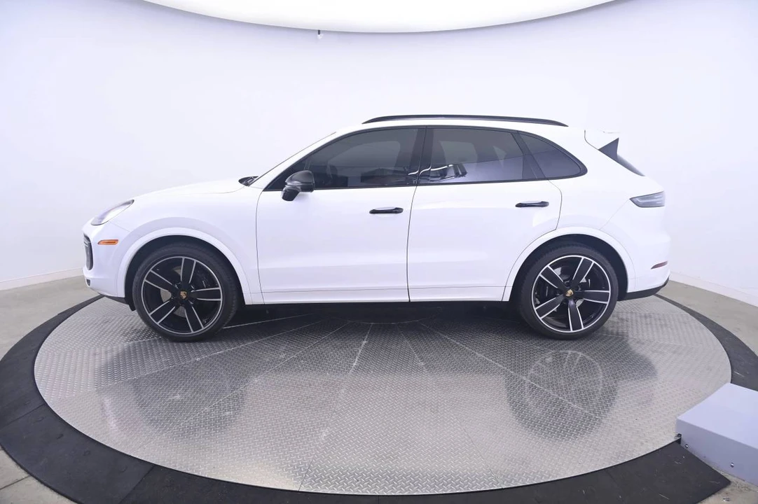 2023 Porsche 9Y0/9Y3 Cayenne Turbo - Image 2 of 5