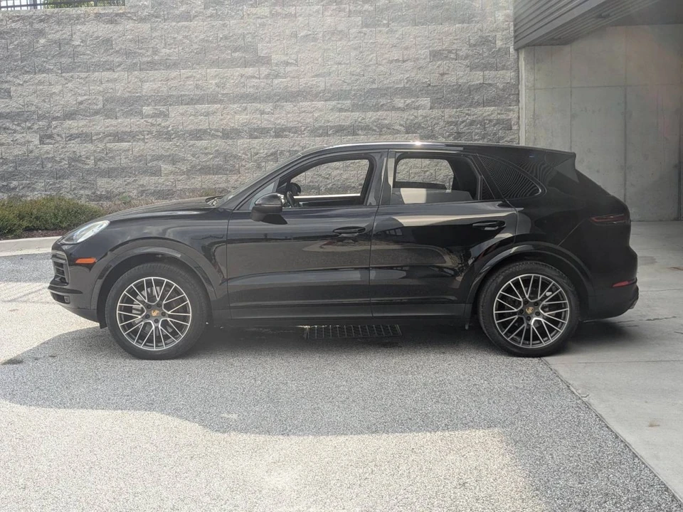 2023 Porsche 9Y0/9Y3 Cayenne - Image 2 of 5