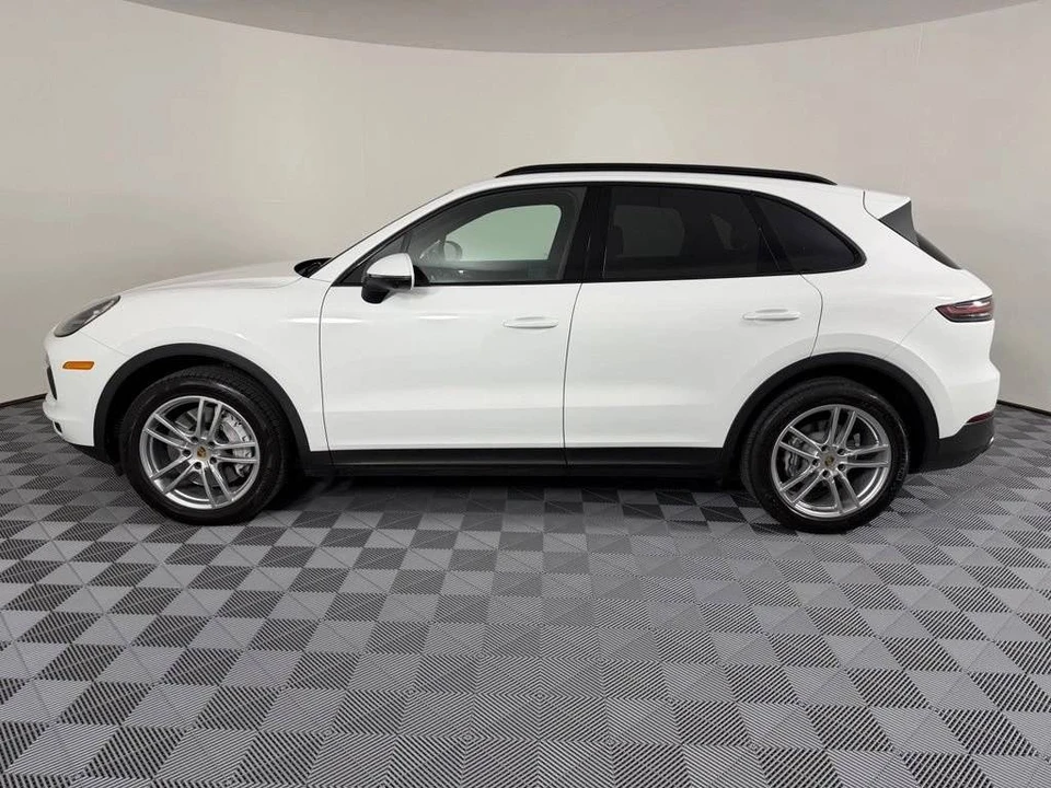 2023 Porsche 9Y0/9Y3 Cayenne - Image 2 of 5