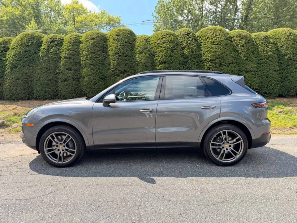 2023 Porsche 9Y0/9Y3 Cayenne - Image 2 of 5