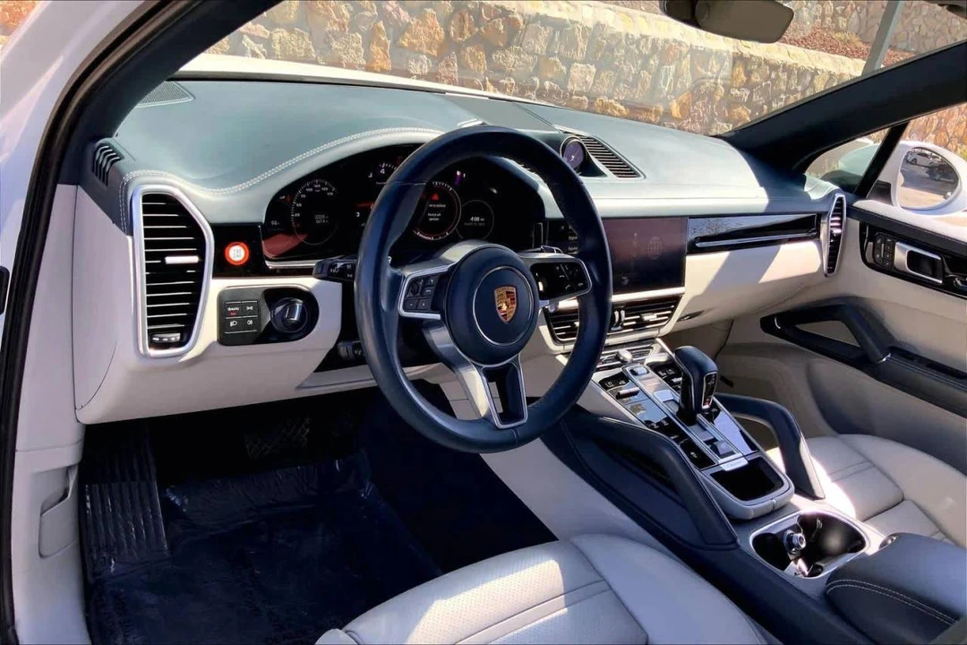 2023 Porsche 9Y0/9Y3 Cayenne - Image 4 of 5