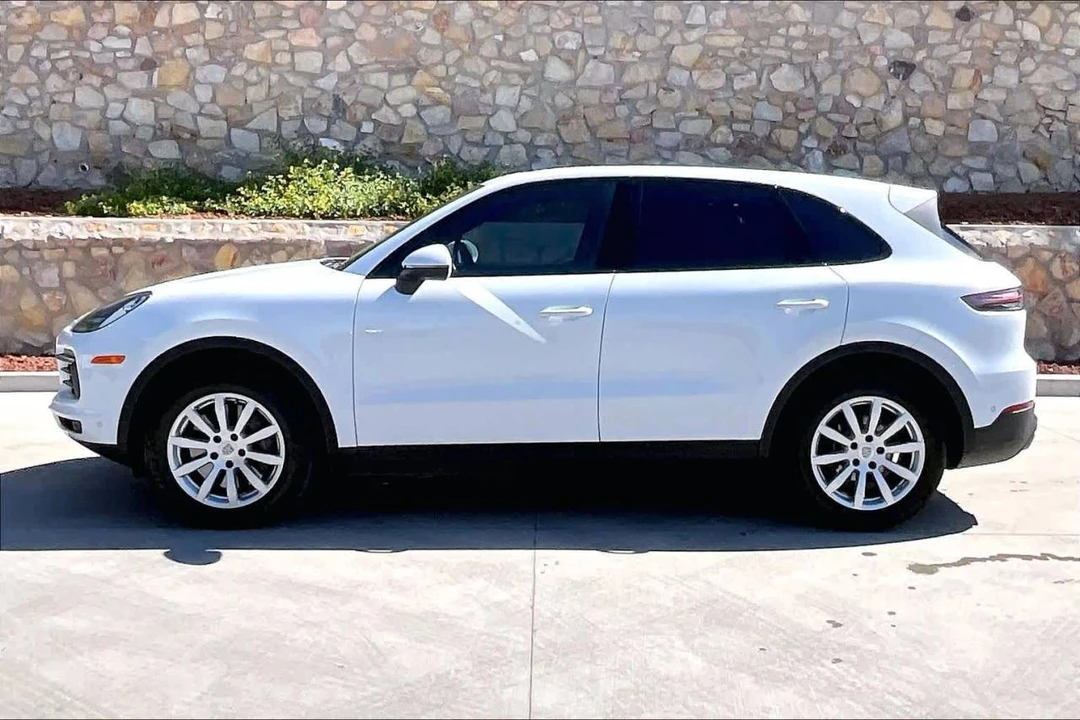 2023 Porsche 9Y0/9Y3 Cayenne - Image 2 of 5