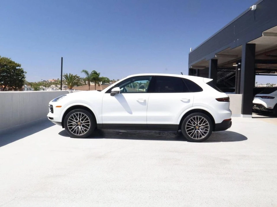 2023 Porsche 9Y0/9Y3 Cayenne - Image 2 of 4