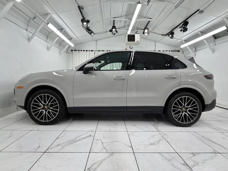 2023 Porsche 9Y0/9Y3 Cayenne - Image 2 of 5