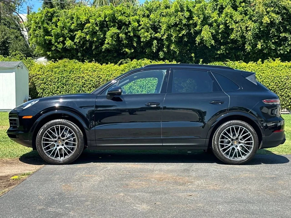 2023 Porsche 9Y0/9Y3 Cayenne - Image 2 of 5