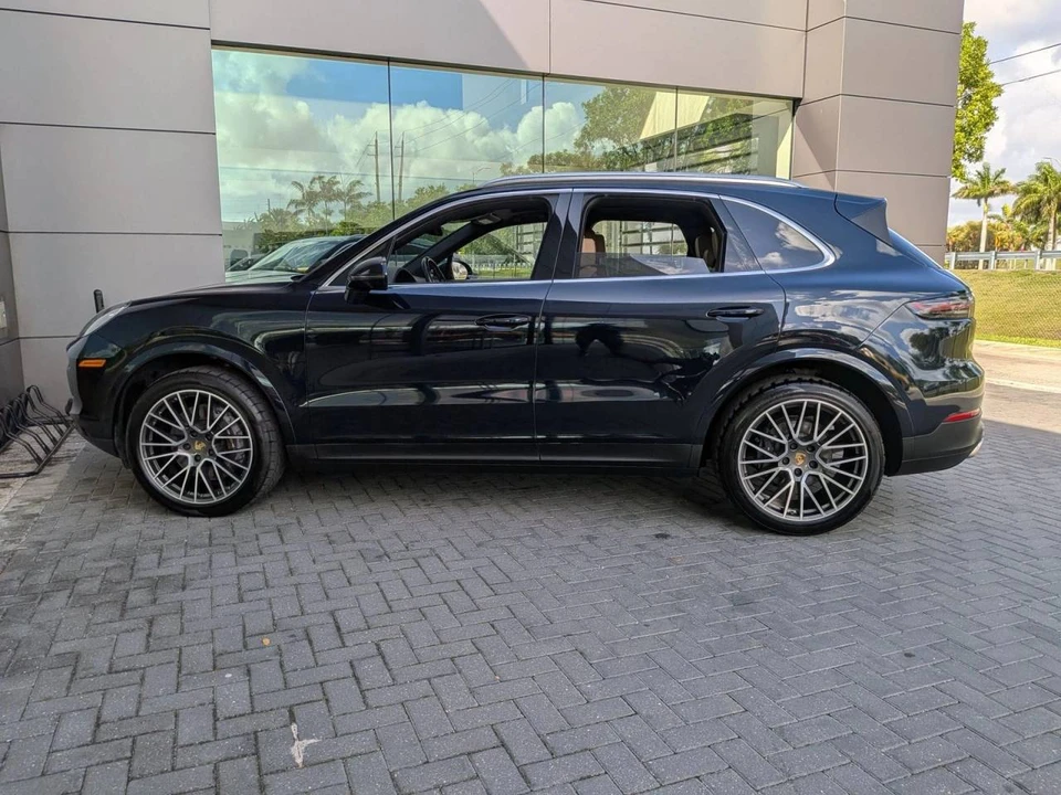 2023 Porsche 9Y0/9Y3 Cayenne - Image 2 of 5