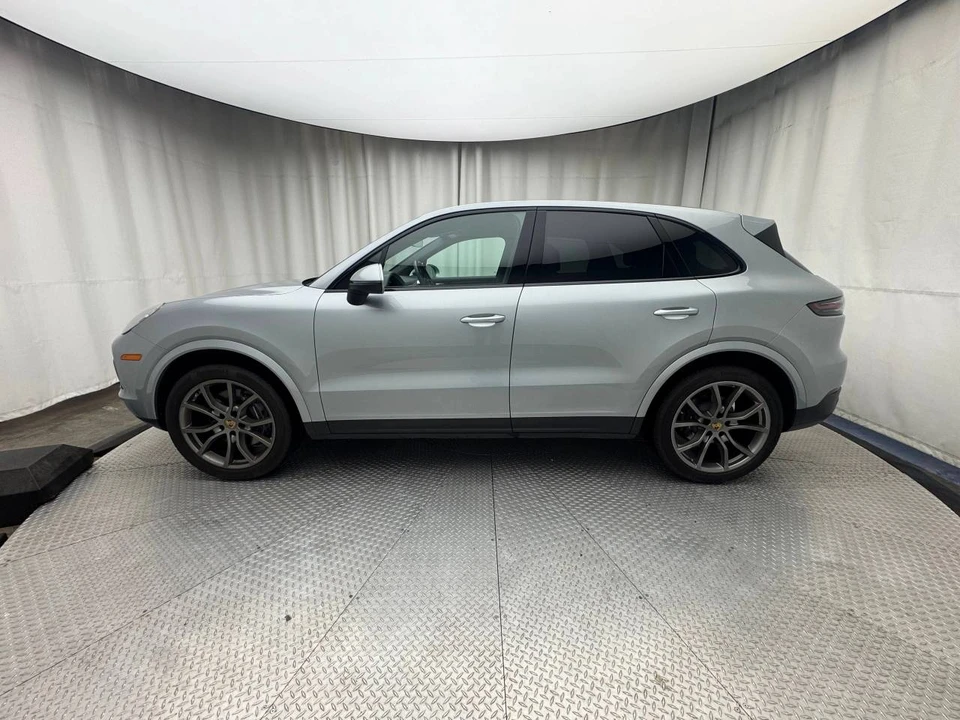 2023 Porsche 9Y0/9Y3 Cayenne - Image 2 of 5