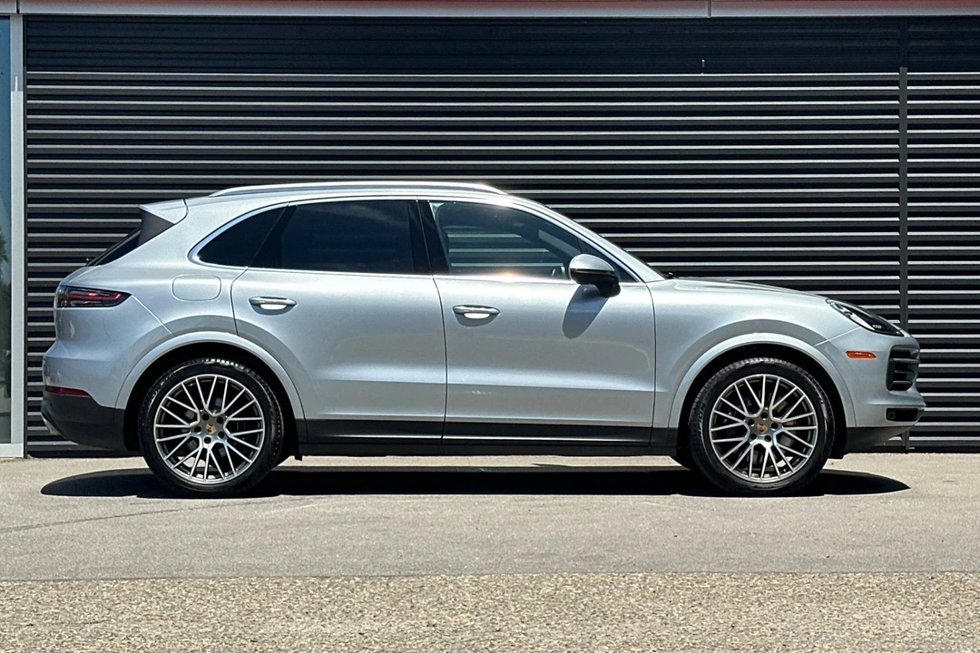 2023 Porsche 9Y0/9Y3 Cayenne - Image 9 of 31