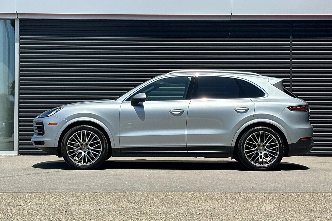 2023 Porsche 9Y0/9Y3 Cayenne - Image 2 of 31