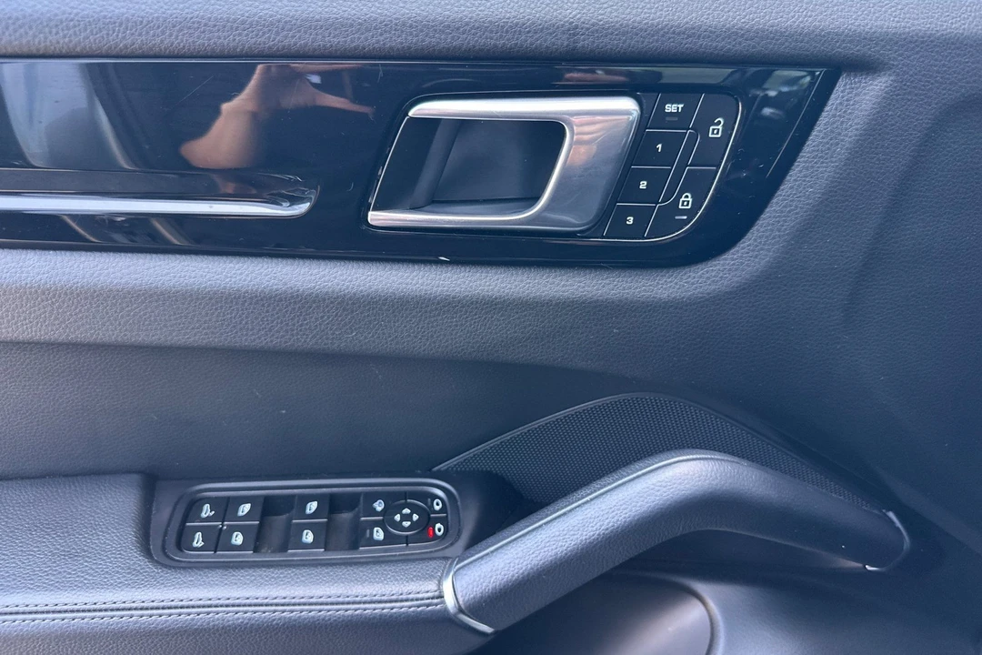 2023 Porsche 9Y0/9Y3 Cayenne - Image 12 of 31