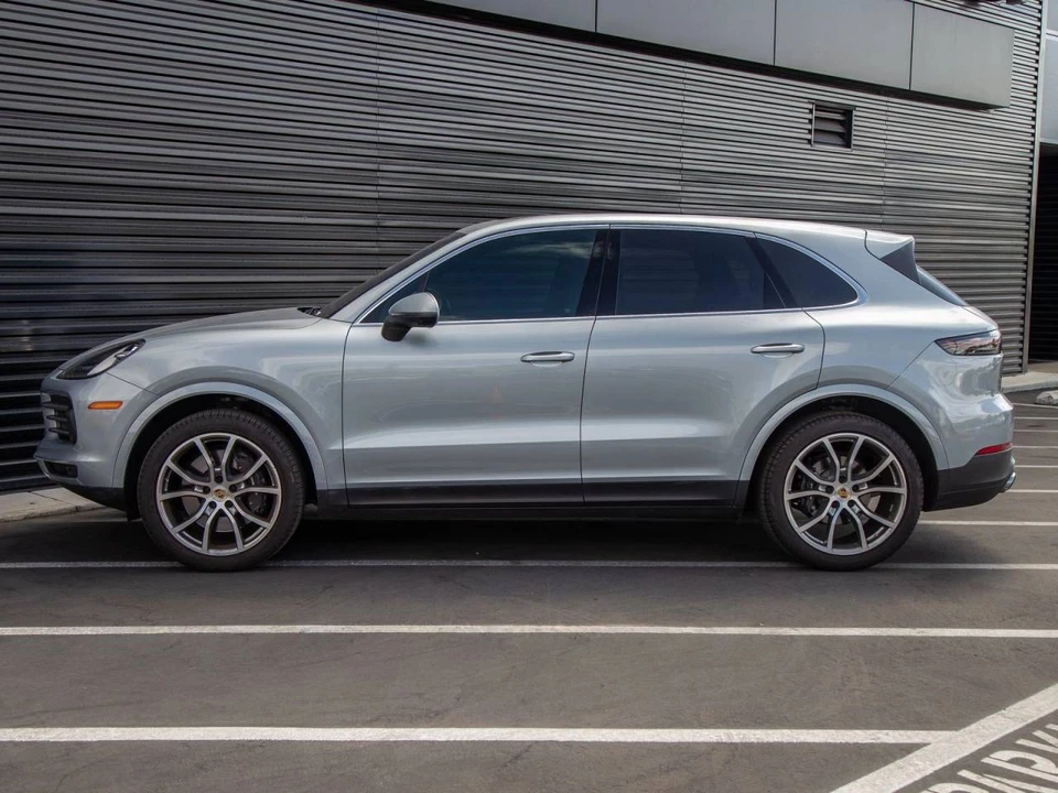 2023 Porsche 9Y0/9Y3 Cayenne - Image 2 of 4