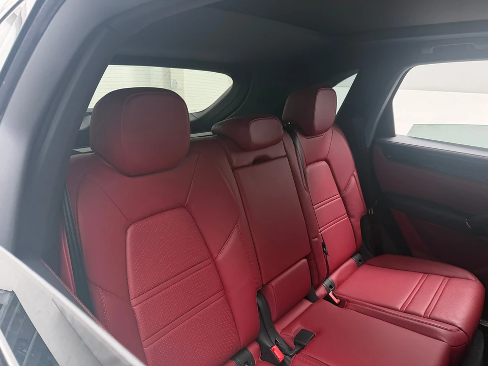 2023 Porsche 9Y0/9Y3 Cayenne - Image 2 of 31