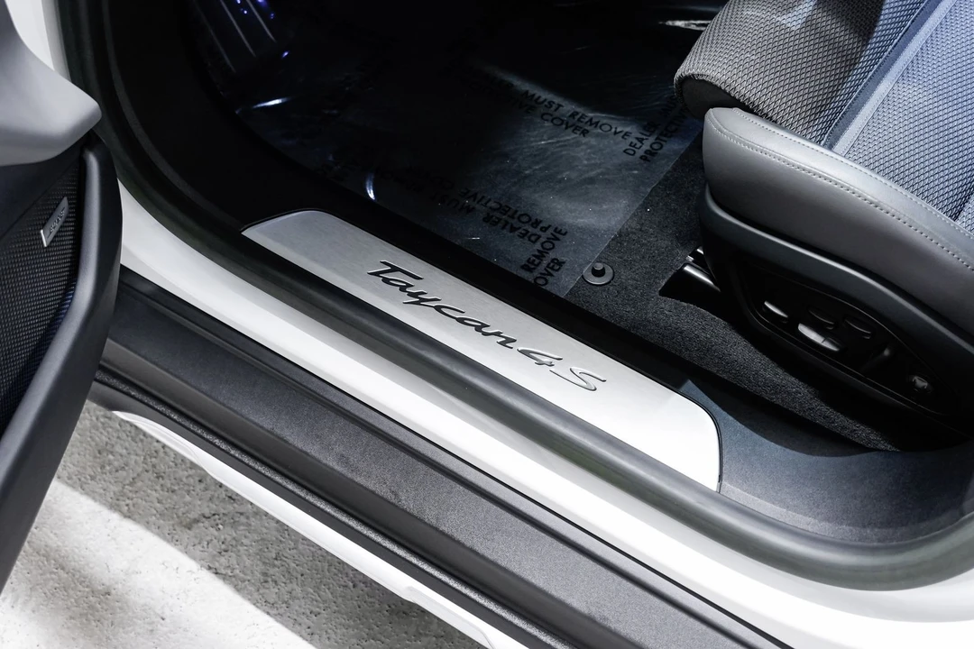 2023 Porsche 718 Cayman - Image 19 of 31