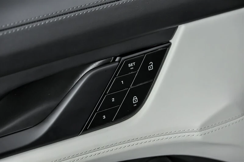 2023 Porsche 718 Cayman - Image 13 of 31