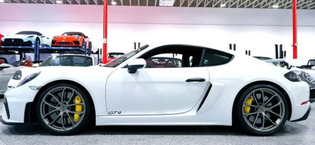 2023 Porsche 718 Cayman GT4