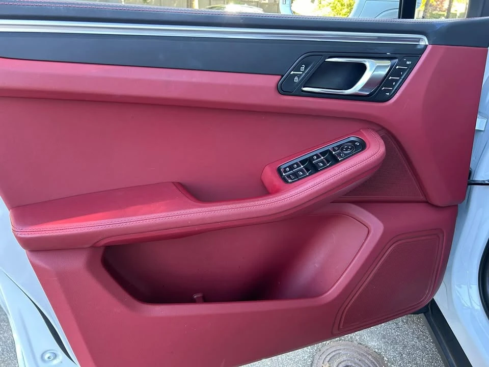 2023 Porsche Macan - Image 14 of 17