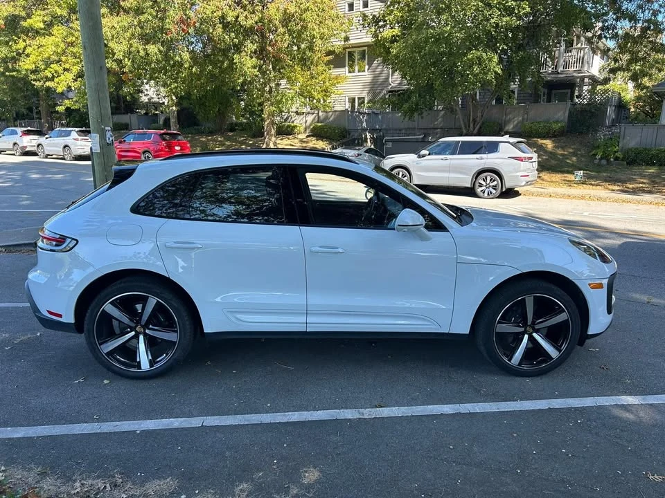 2023 Porsche Macan - Image 2 of 17