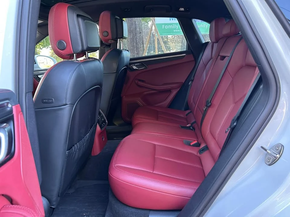 2023 Porsche Macan - Image 9 of 17