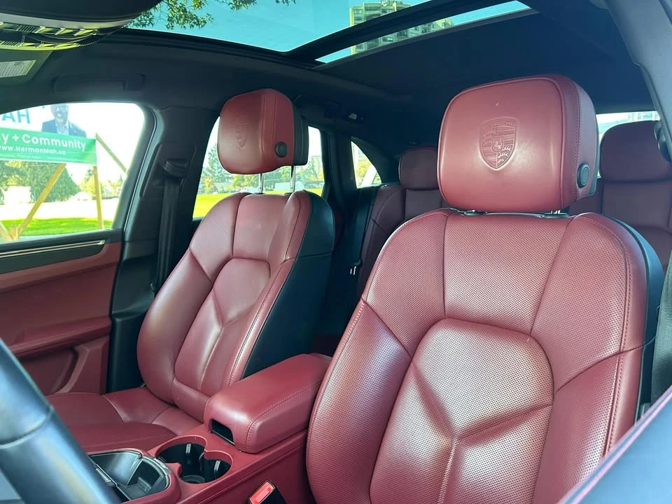 2023 Porsche Macan - Image 10 of 17