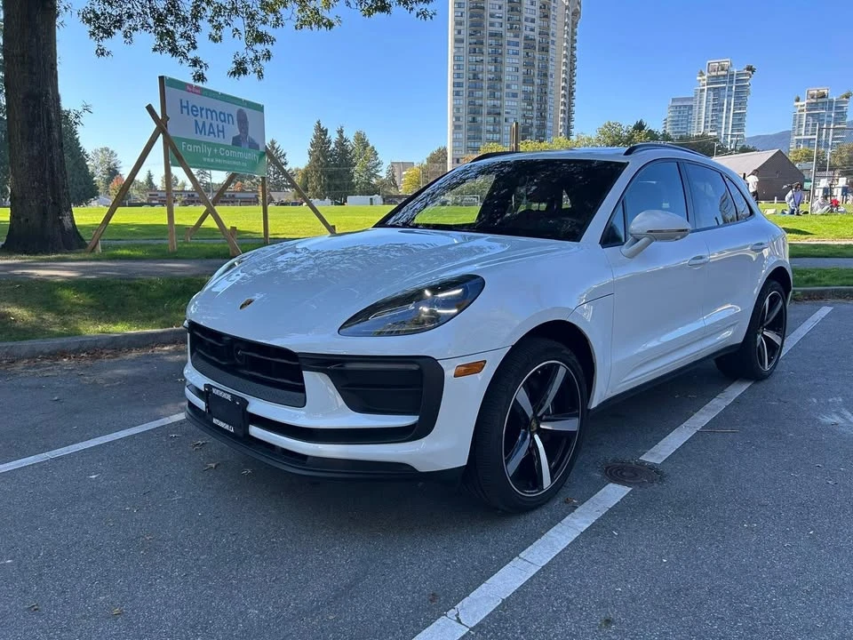 2023 Porsche Macan - Image 3 of 17