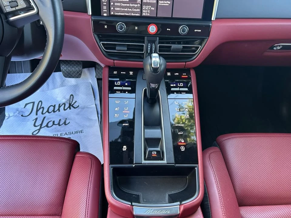 2023 Porsche Macan - Image 15 of 17