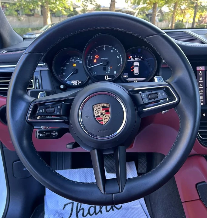 2023 Porsche Macan - Image 13 of 17