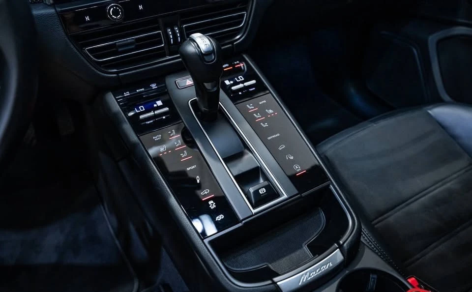 2023 Porsche Macan GTS - Image 15 of 17