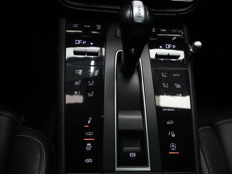 2023 Porsche Macan GTS - Image 10 of 11