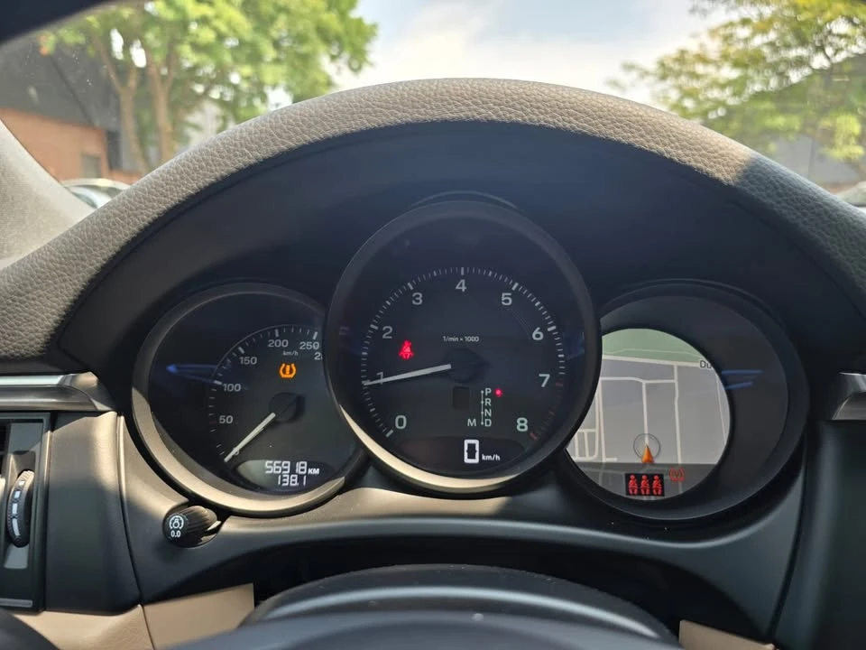 2023 Porsche Macan T - Image 11 of 19