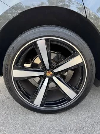 2023 Porsche Macan - Image 4 of 5
