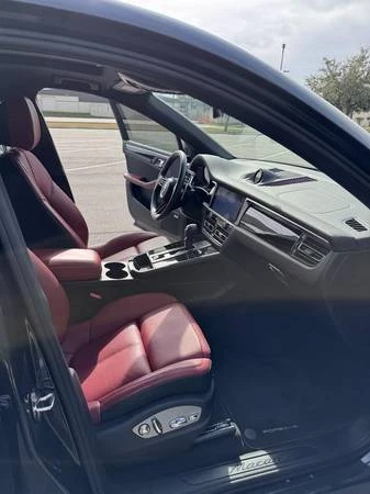2023 Porsche Macan - Image 3 of 5