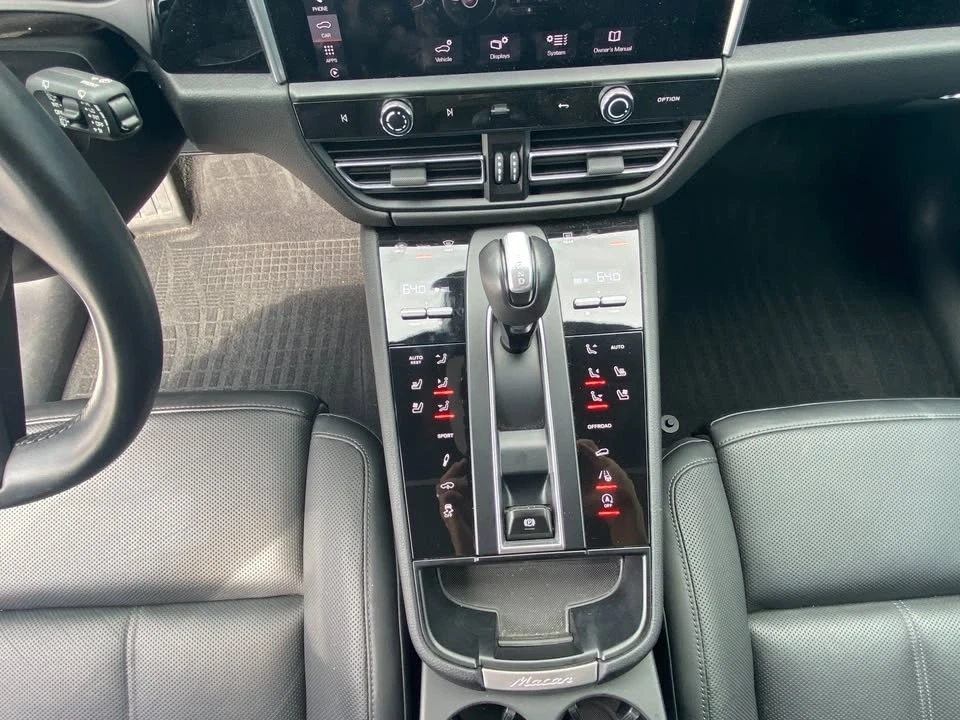 2023 Porsche Macan - Image 15 of 19