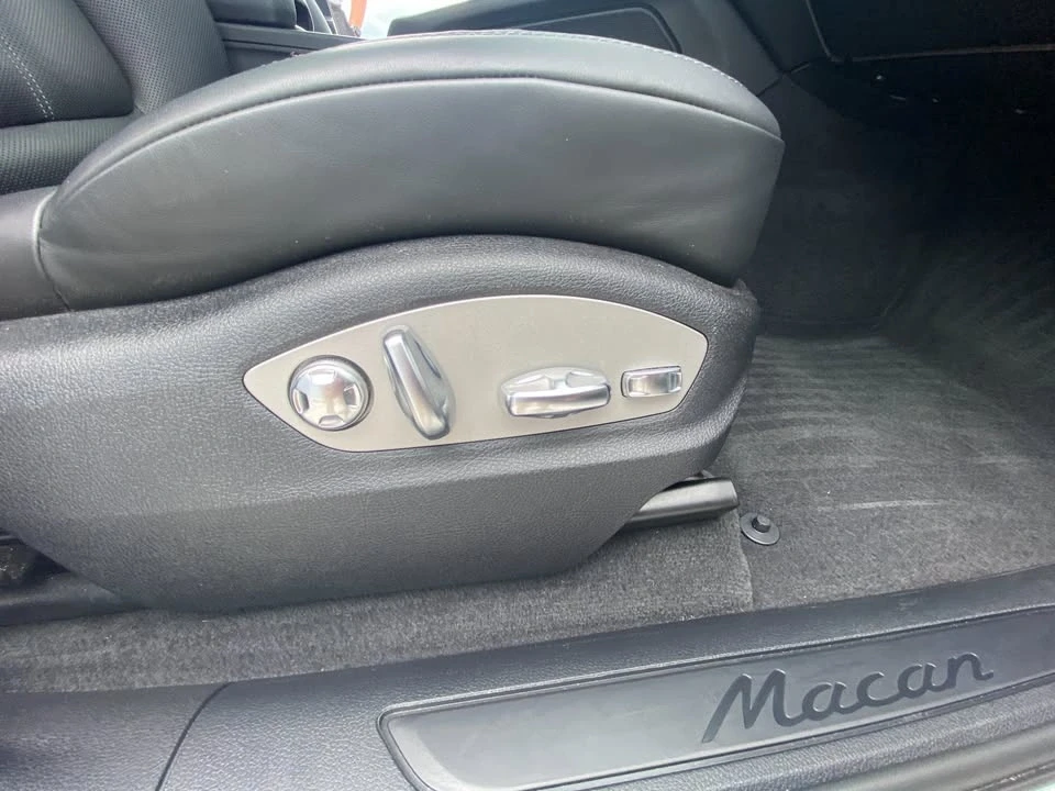 2023 Porsche Macan - Image 18 of 19