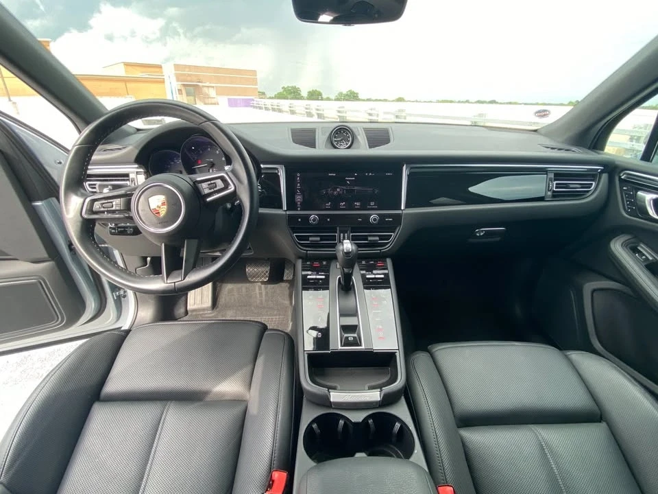 2023 Porsche Macan - Image 16 of 19