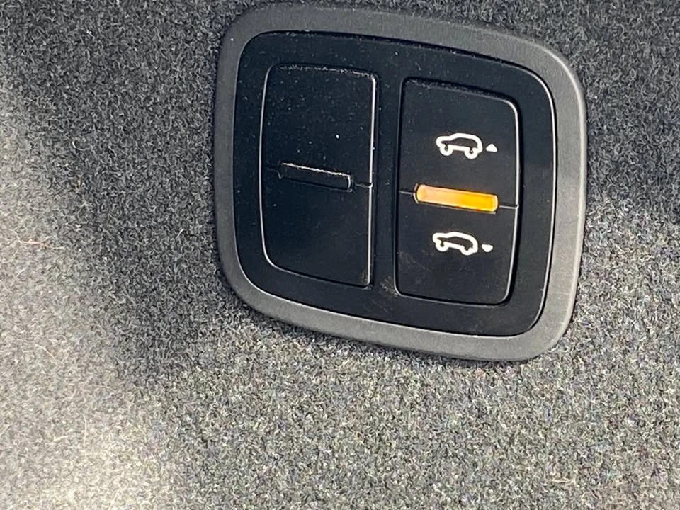 2023 Porsche Macan - Image 19 of 19