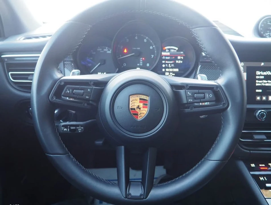 2023 Porsche Macan - Image 3 of 4