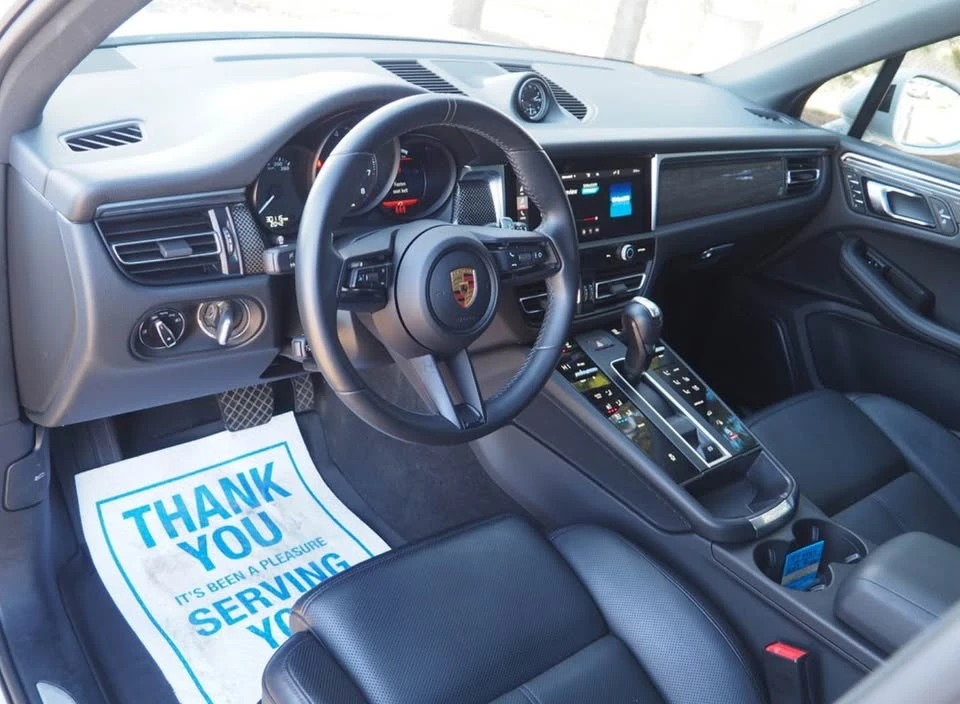 2023 Porsche Macan - Image 4 of 4