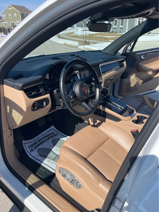 2023 Porsche Macan - Image 11 of 18