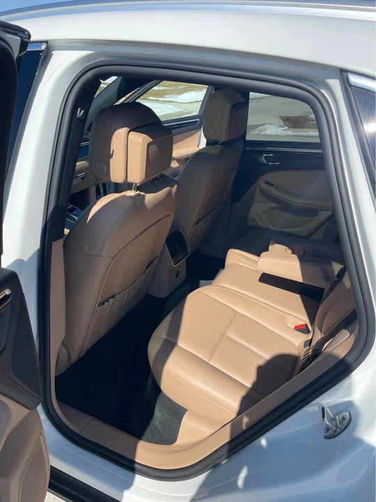 2023 Porsche Macan - Image 13 of 18