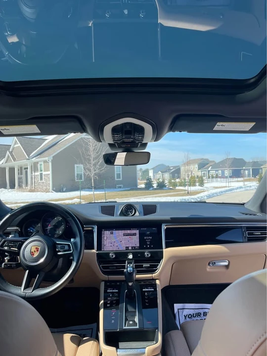 2023 Porsche Macan - Image 9 of 18