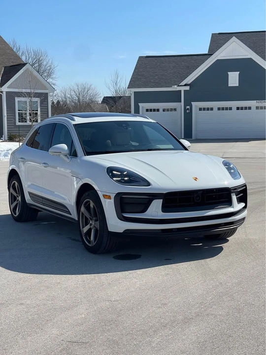 2023 Porsche Macan - Image 18 of 18