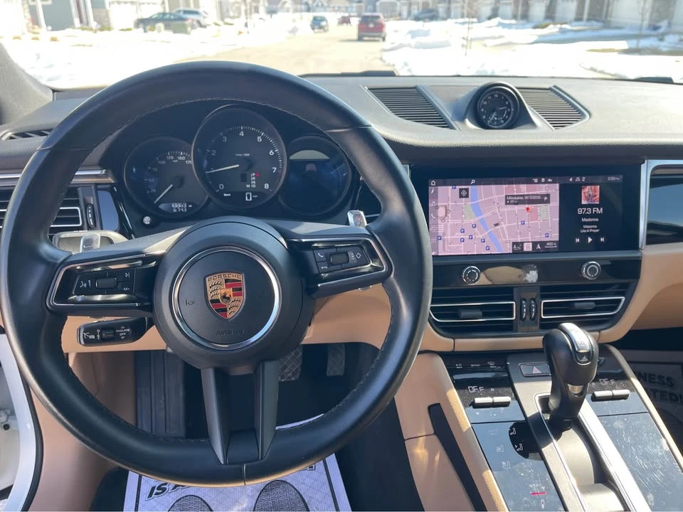 2023 Porsche Macan - Image 7 of 18