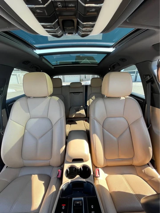 2023 Porsche Macan - Image 8 of 18