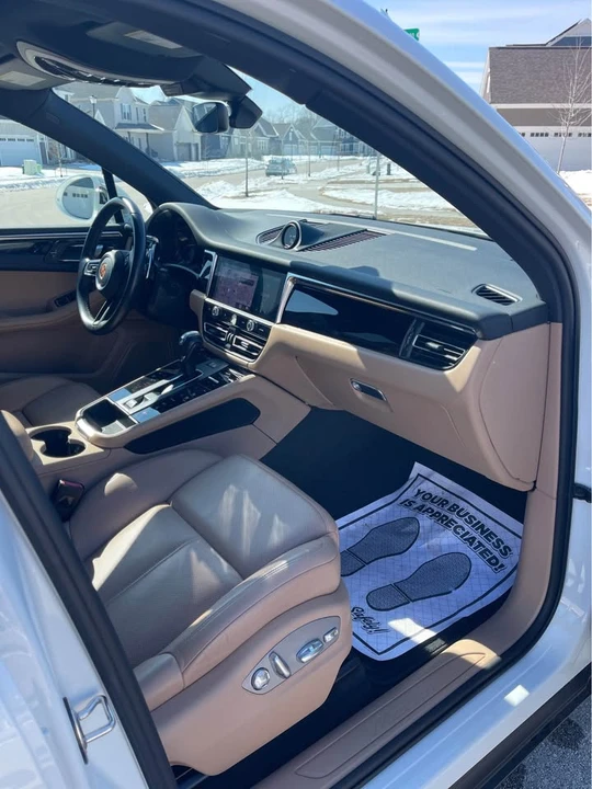 2023 Porsche Macan - Image 15 of 18