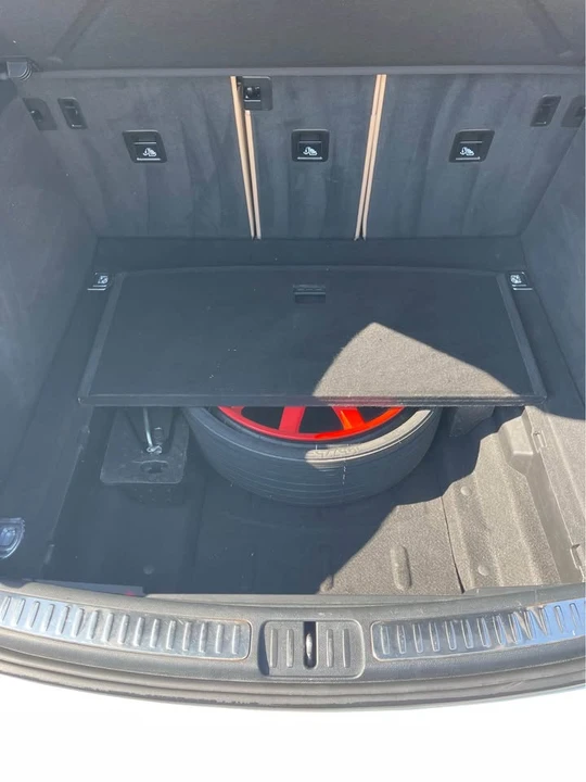2023 Porsche Macan - Image 16 of 18