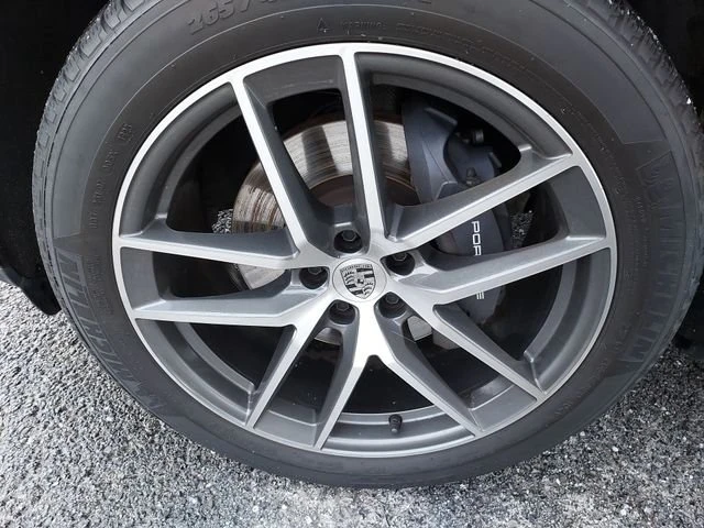 2023 Porsche Macan - Image 15 of 18