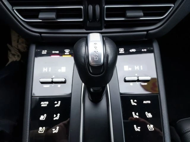 2023 Porsche Macan - Image 9 of 18