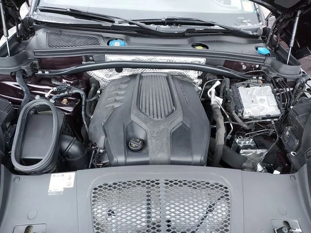 2023 Porsche Macan - Image 14 of 18