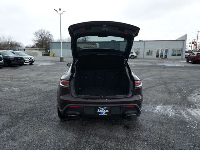2023 Porsche Macan - Image 17 of 18